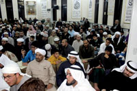 جانب من الحضور في مسجد الروضة المباركة