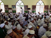 جانب من الحضور في افتتاح مسجد أبي بكر الصديق