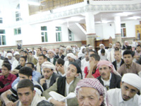 جانب من الحاضرين في مسجد التقوى